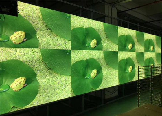 piccolo manifesto di colore pieno LED dell'esposizione di LED del passo del pixel di 2880hz HD 12 mesi di garanzia